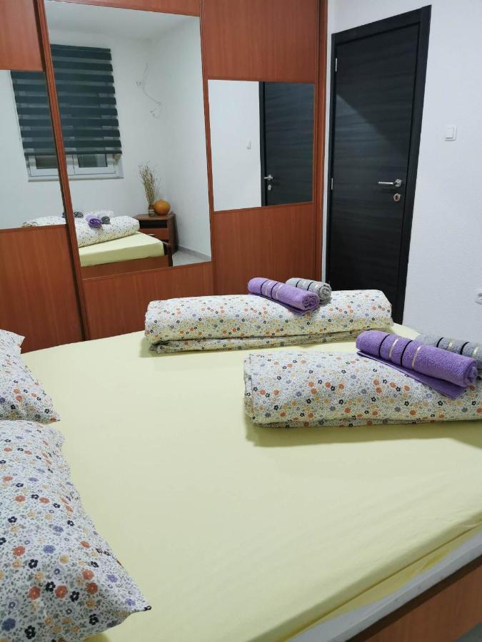 Guesthouse Nadia Senj  Buitenkant foto