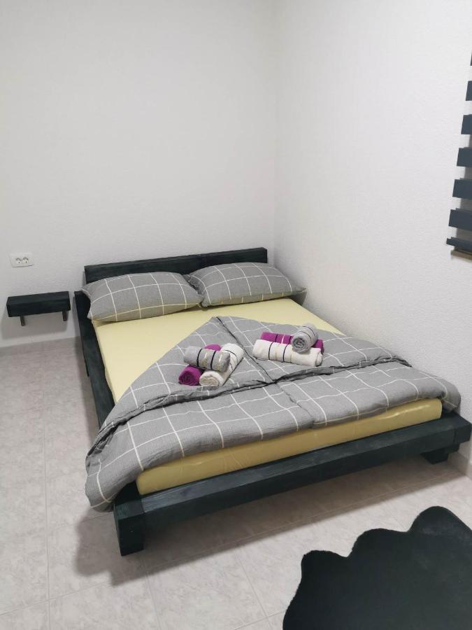 Guesthouse Nadia Senj  Buitenkant foto